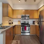 Downtown Santa Monica 2Bedroom With Free Parking