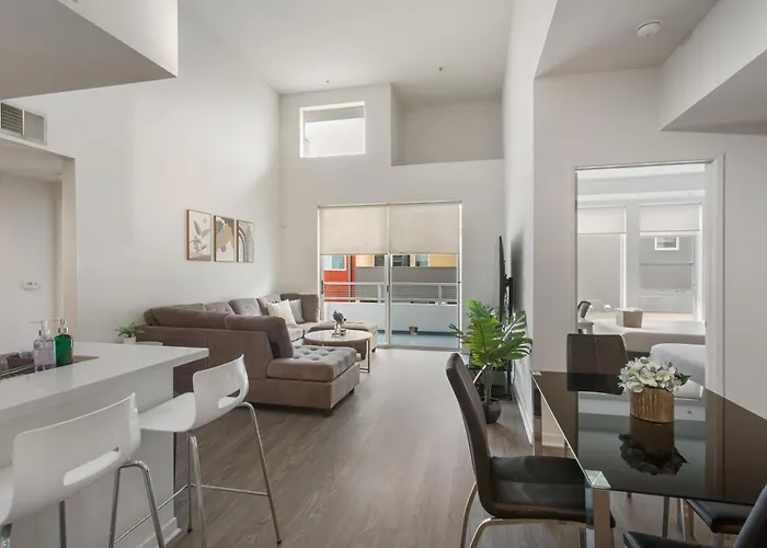 Downtown Santa Monica 2Bedroom With Free Parking