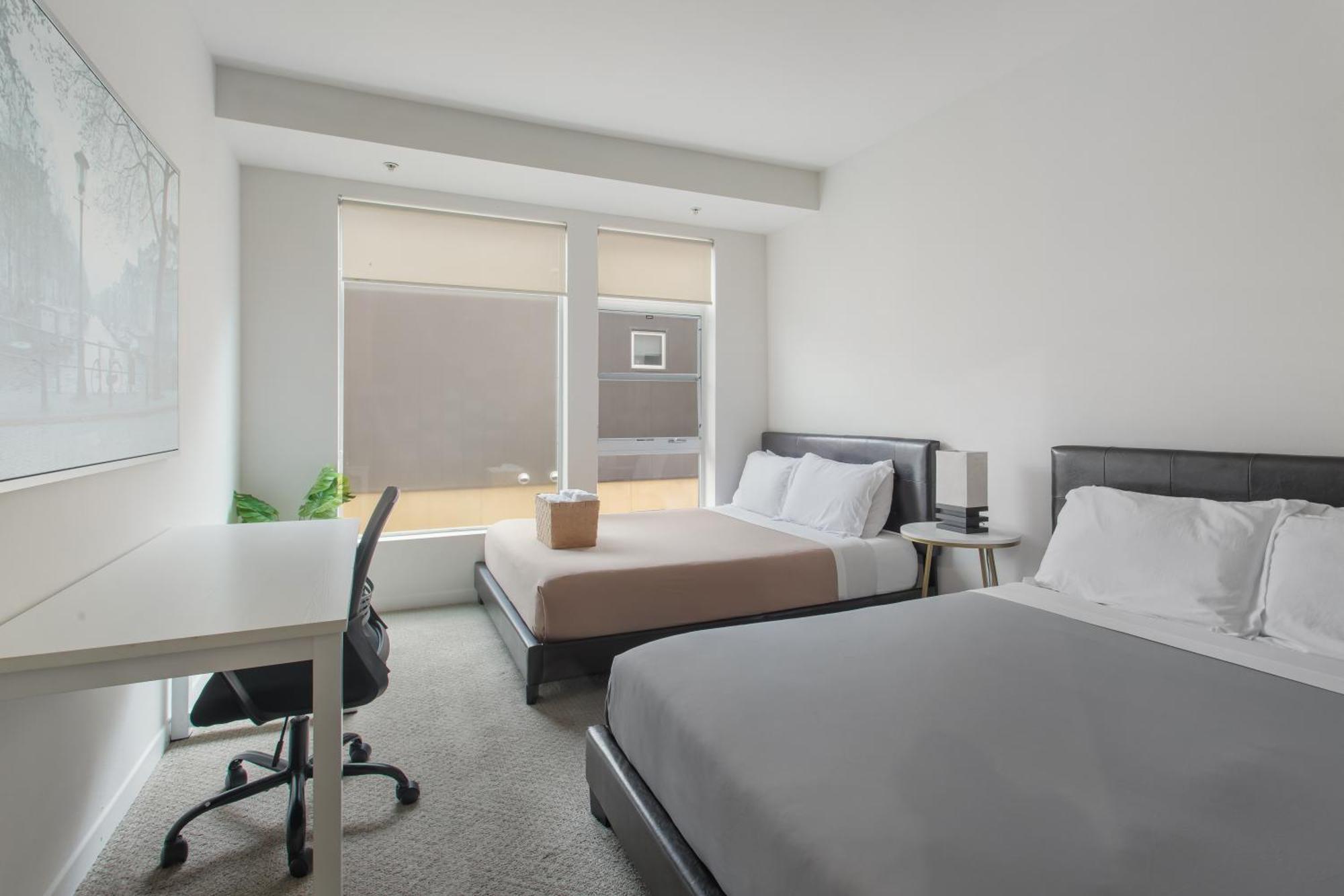 Downtown 2bedroom With Free Parking Capsule hotel
