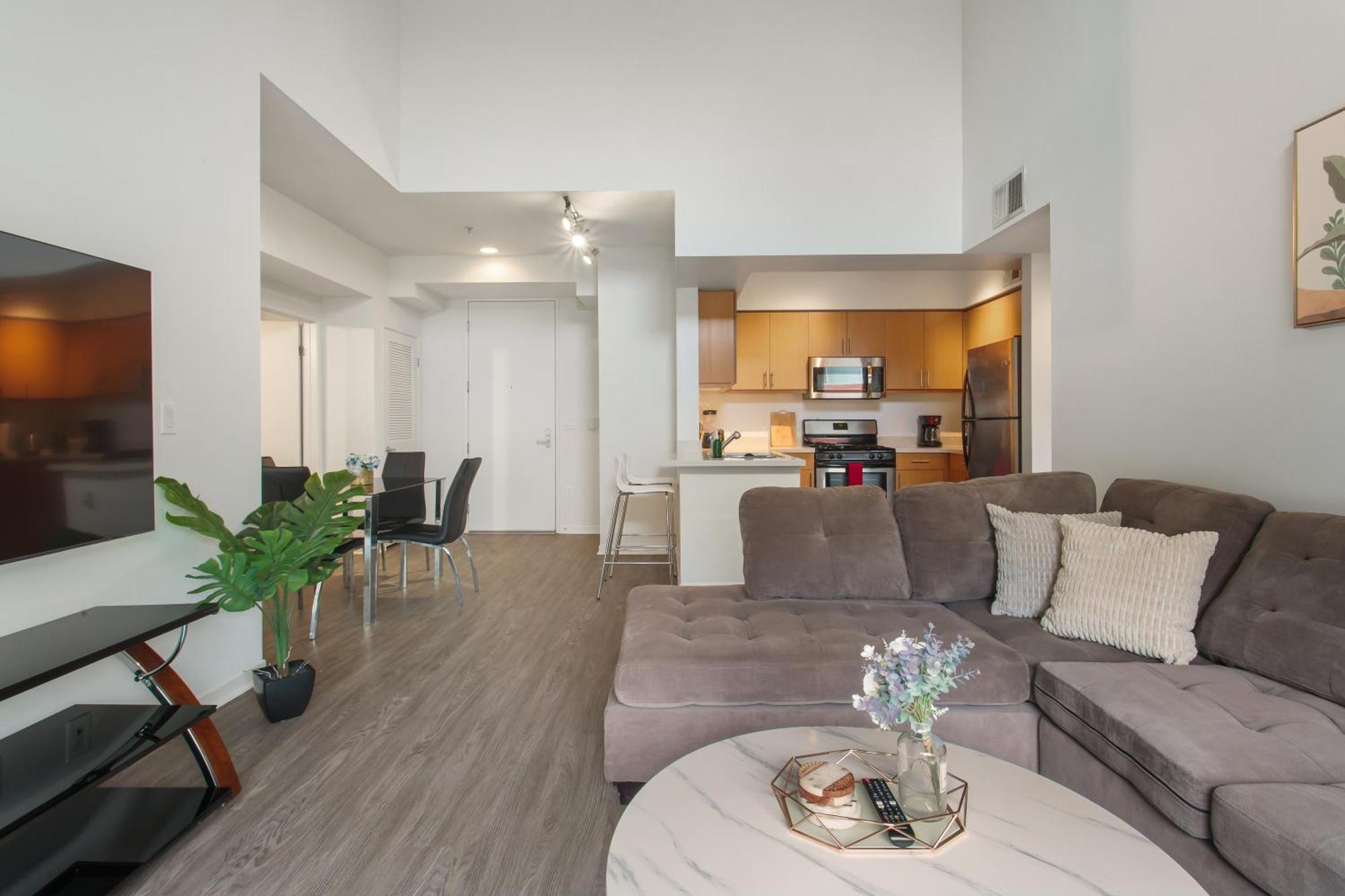Downtown 2bedroom With Free Parking Capsule hotel
