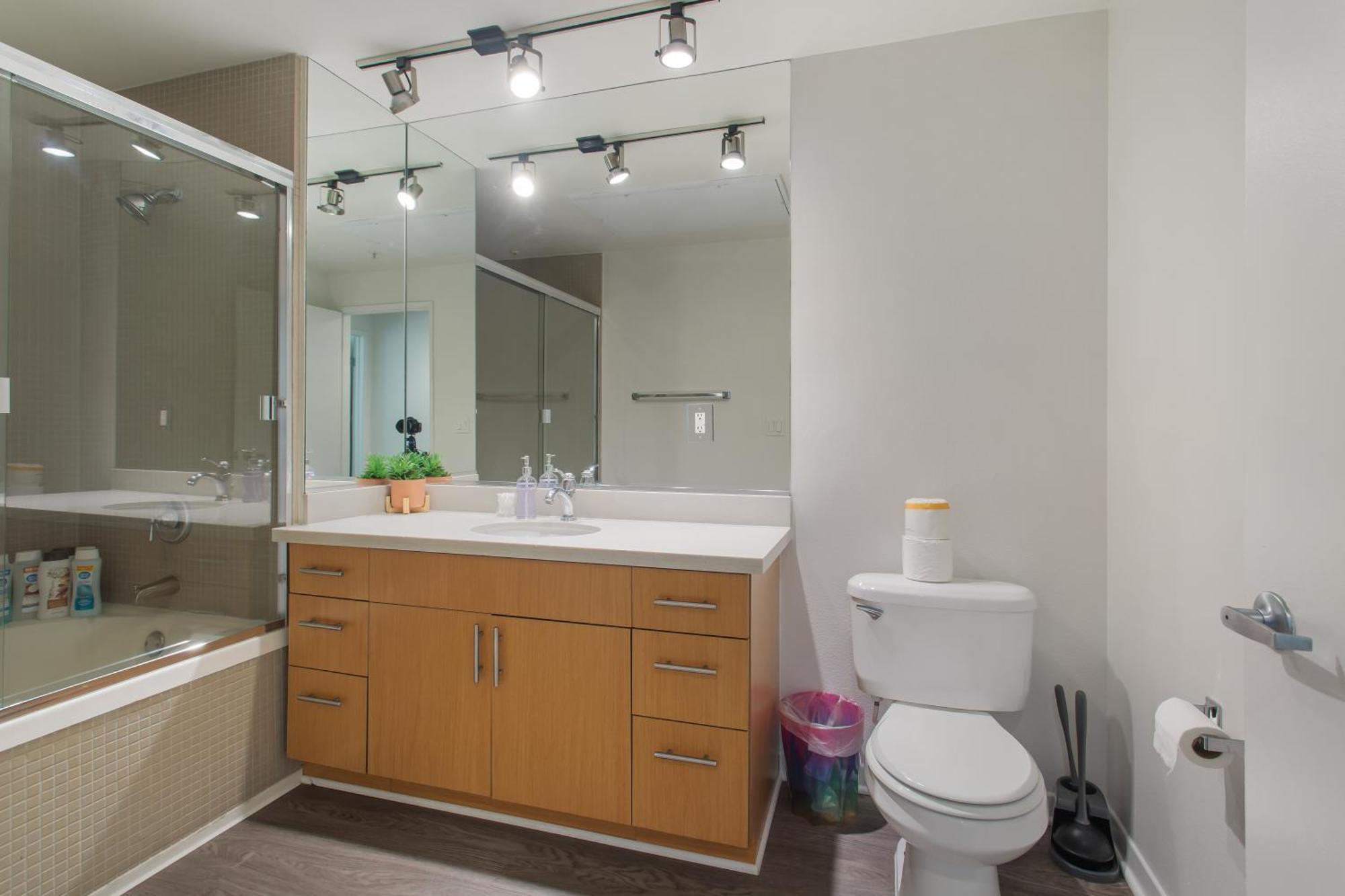 Downtown 2bedroom With Free Parking *