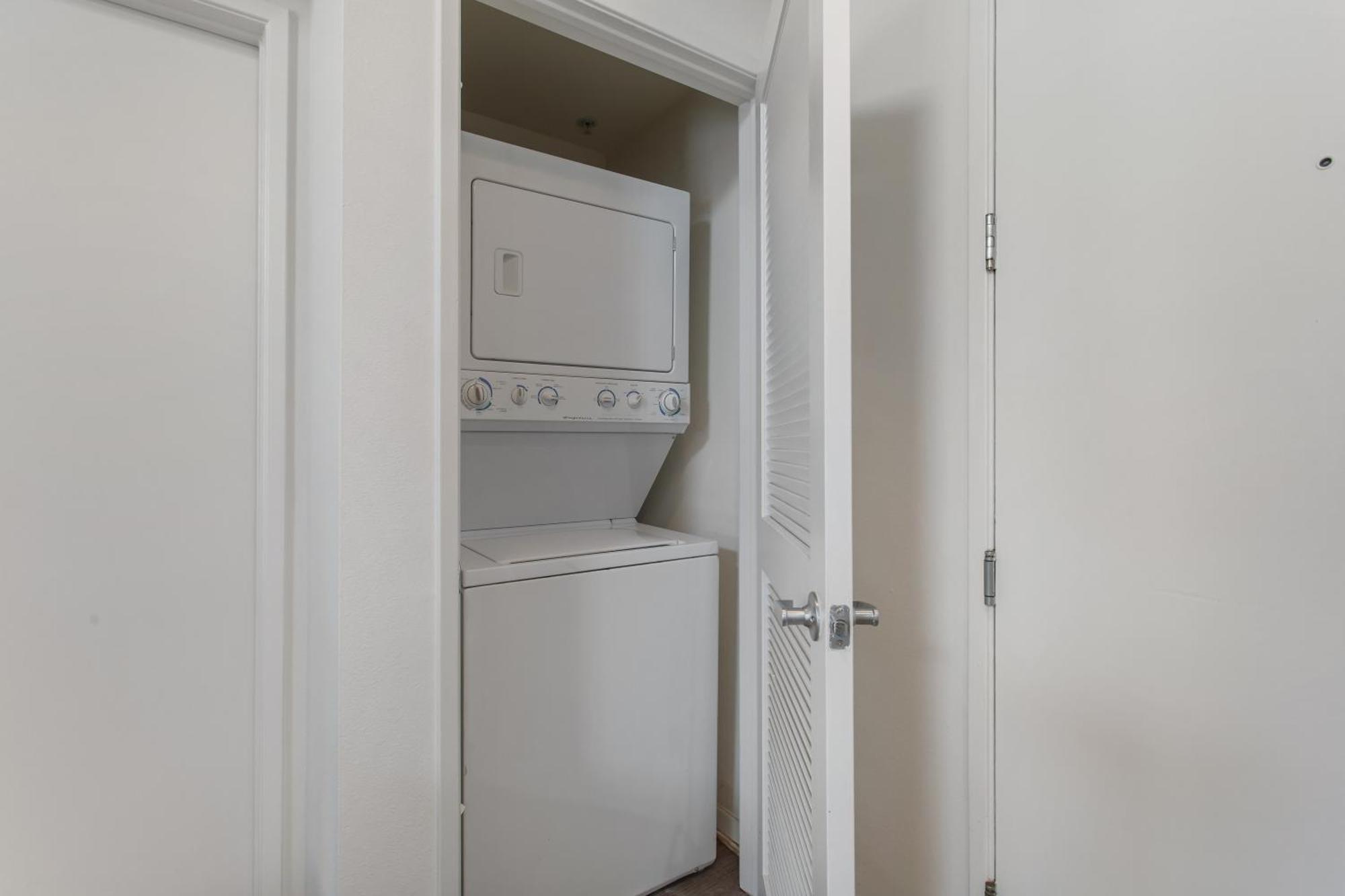 Downtown 2bedroom With Free Parking