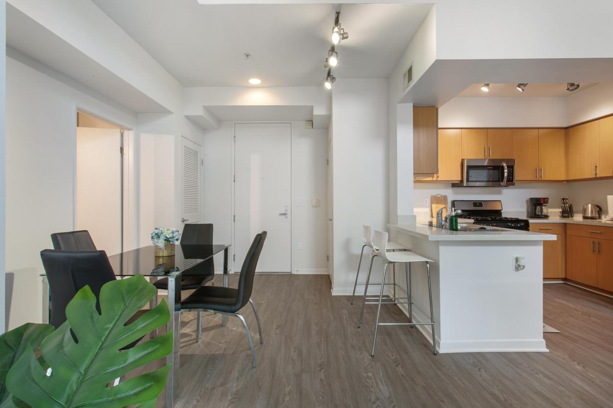 Downtown 2bedroom With Free Parking Capsule hotel *