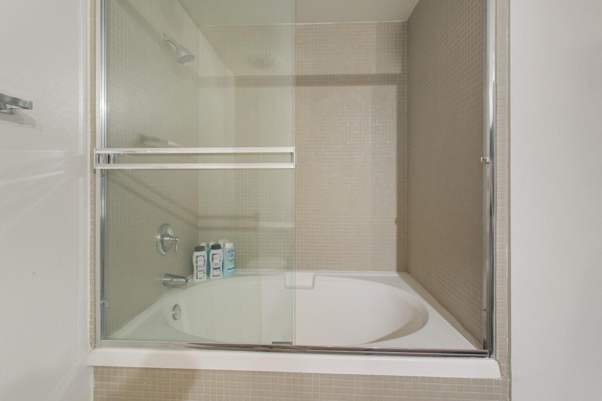 Downtown 2bedroom With Free Parking *